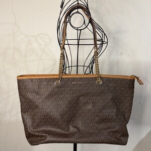 Michael Kors Jet Set Travel Brown Logo
Coated Canvas Chain Tote Bag